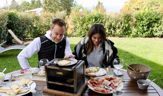 Tout savoir sur la raclette : Comment réussir ce plat convivial et délicieux